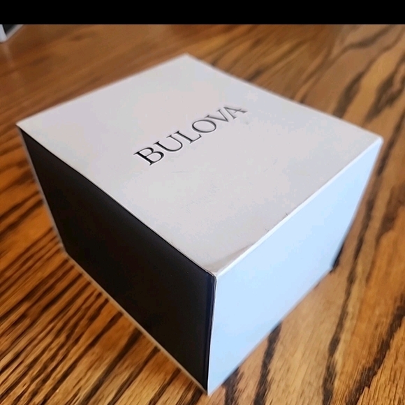 Bulova Women's Gold Watch - Picture 4 of 5